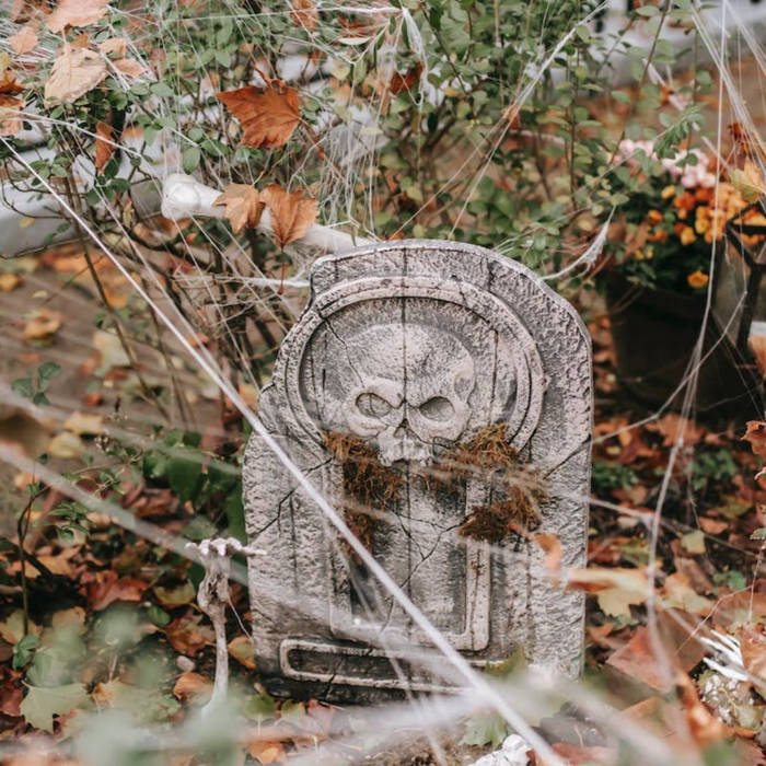 Spooktacular Garden Decor: Halloween Cemetery Edition